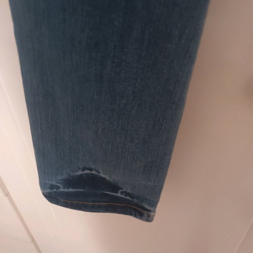 Jean Seven size 25 like new with subtle crystals on back pockets