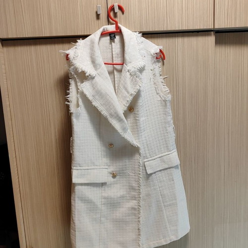 Shein sleeveless long jacket like new, white, size M