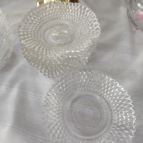 Dessert plates vintage set of 6 in like new condition