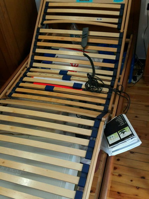 Κρεβάτι ηλεκτρικό ξύλινο πολύσπαστο νοσοκομειακό μεταχειρισμένο με στρώμα