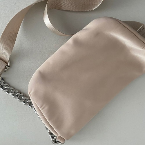 Beige banana bag crossbody like new with chain