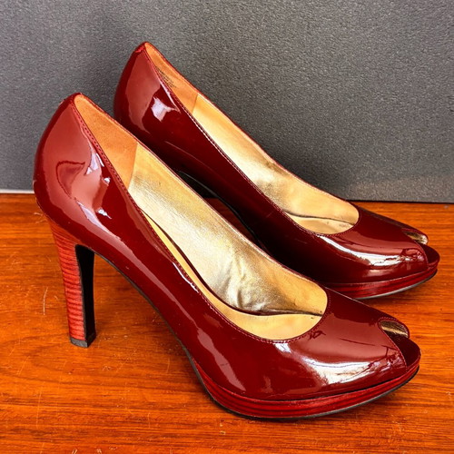 Peep toe Nine West shoes size 40 like new, brown-bordeaux patent leather