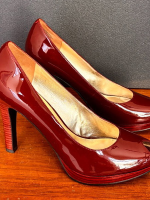 Peep toe Nine West shoes size 40 like new, brown-bordeaux patent leather
