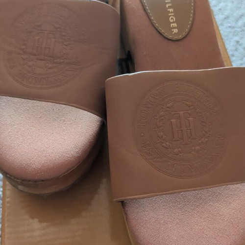 Tommy Hilfiger tan platform sandals size 37 like new