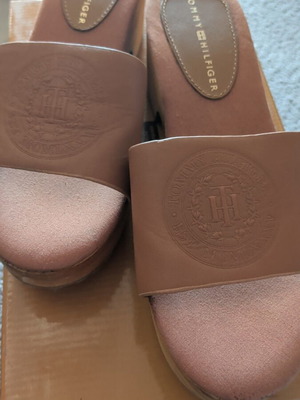 Tommy Hilfiger tan platform sandals size 37 like new