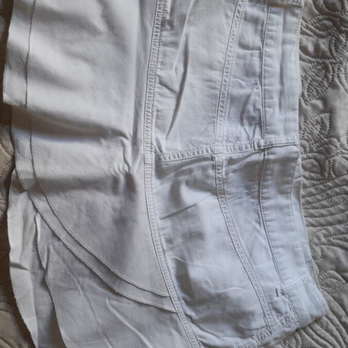 Zara mini skirt like new, white, zipper front, pockets, size M