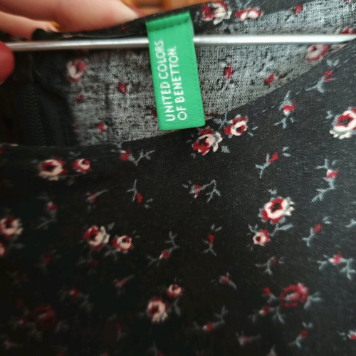 Benetton women's dress size M like new, black with floral pattern