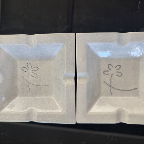 Set of 2 glass wide ashtrays