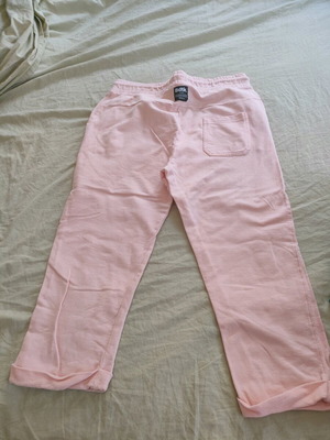 BodyTalk pink capri pants like new, medium size