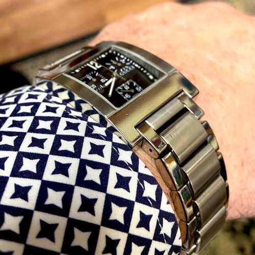 Gucci chronograph like new, quartz 31x40mm