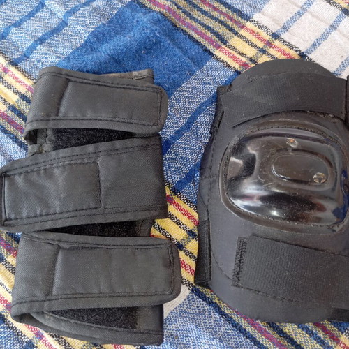 Retro sports protective pads used for roller skating