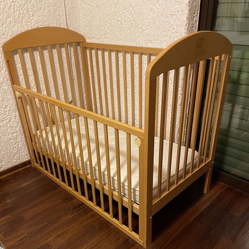 Lito wooden baby cot like new with mattress