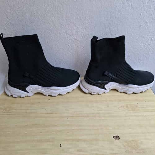 Women's sock-type sports shoe like new, black size 40