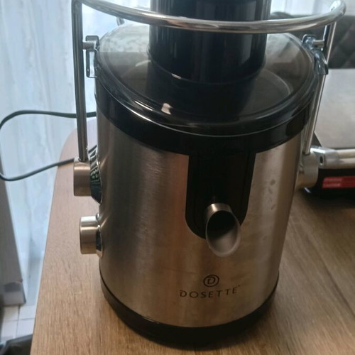 Dosette juicer like new with stainless finish and two speeds