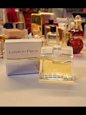 Nina Ricci Love in Paris Pour Femme Vintage Miniature new