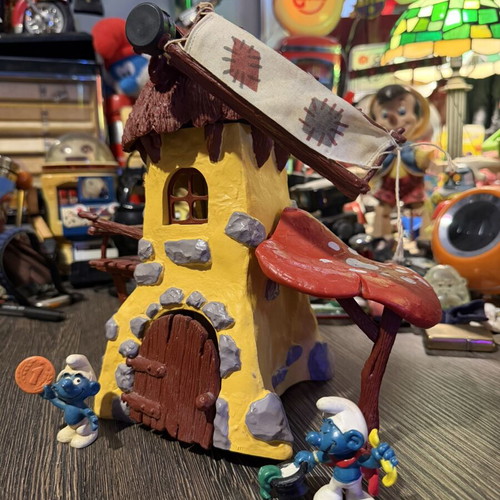 Smurfs Windmill 1981 with two figures used
