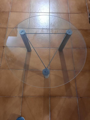 Glass coffee table with metal legs like new, round, industrial style