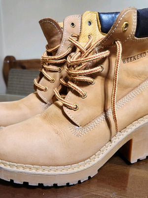Weekend suede boots size 39 used, barely worn