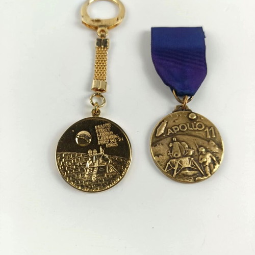 Apollo 11 collectible bronze medal and gold-plated keychain like new