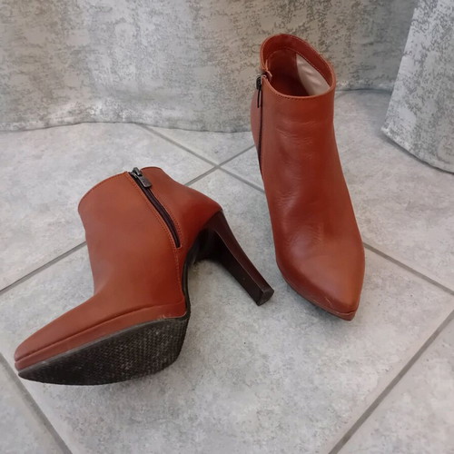 Women's brown leather ankle boots size 41 like new