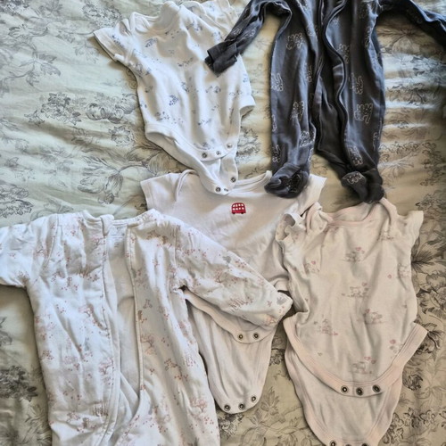 Baby bodysuits 1-3 months like new