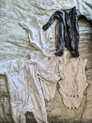 Baby bodysuits 1-3 months like new