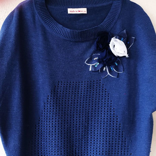 Made in Love sleeveless blue sweater with decorative flower
