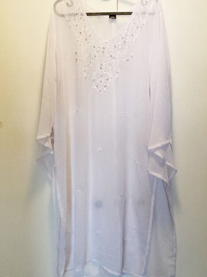 White kaftan with embroidery and beads like new