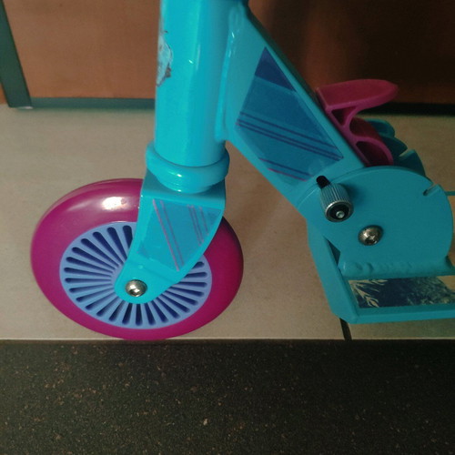 Frozen scooter with 2 wheels and adjustable handlebar, new