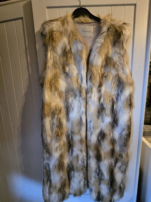Innocent long faux fur vest like new, multicolor size M