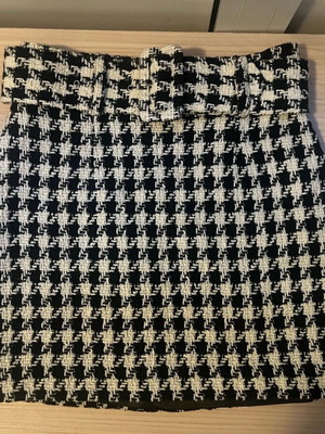Zara skirt x-small worn twice, size 34