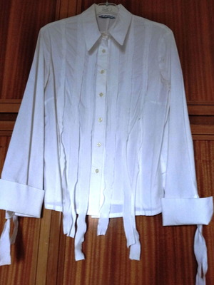Maxin white cotton shirt with unique design, size M, like new