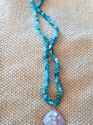 Summer necklace with beads and purple shell, new