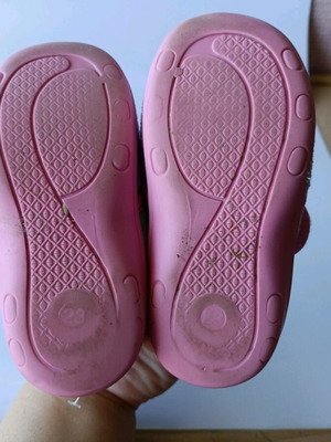 Minnie Mouse jumbo slippers size 23 used