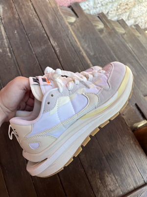 Nike Vaporwaffle Sacai sneakers size 39 like new, Sail Gum