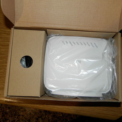 Router ADSL2+ PSTN Wireless ZTE ZXHN H267N like new