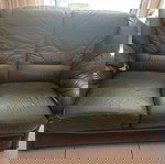 Δερμάτινος διθέσιος καναπές μεταχειρισμένος σε πράσινη απόχρωση