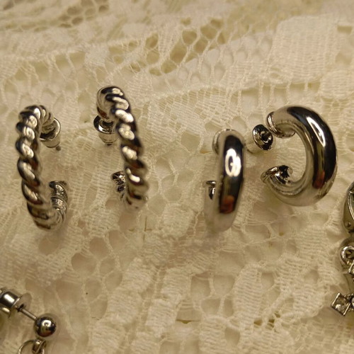Stainless steel earrings like new, pack of 5 pairs