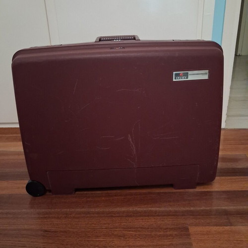 Vintage Delsey hardshell suitcase used, medium size, Delsey Club model