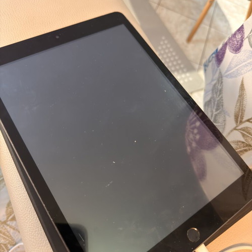 iPad 9th Gen A2604 used for spare parts
