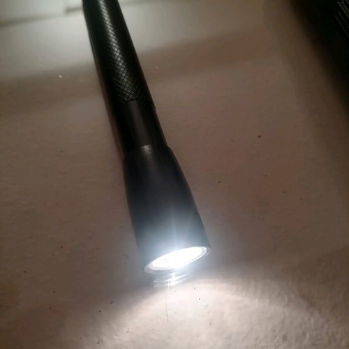 Flashlight keychain 13 cm with 2 AAA batteries new