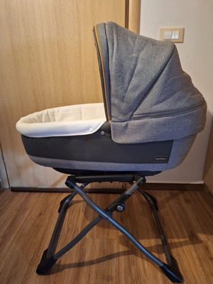 Peg Perego bassinet with stand used, in very good condition