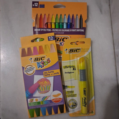 Bic Kids set new with 12 felt-tip pens, 12 oil pastels and 1 XL highlighter