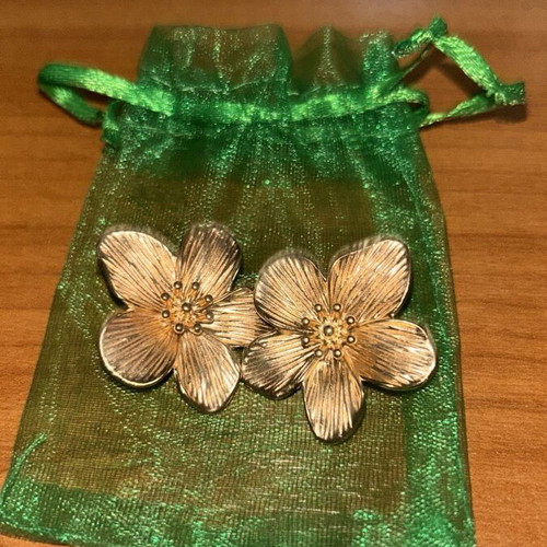 Gold Flower Dangling Earrings like new