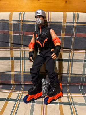 Action Man φιγούρα σαν καινούργιο, συλλεκτική με ρόλερ