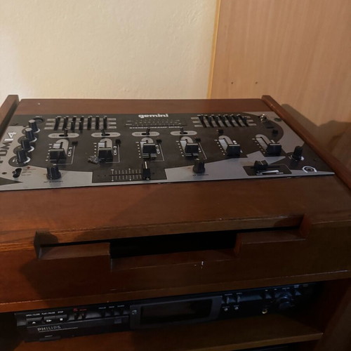 Sound system with DJ Gemini PDM-14 mixer, Technics CD players and wooden furniture like new