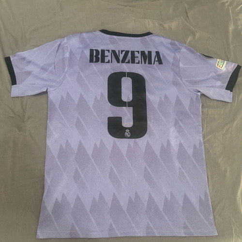 Real Madrid Benzema Jersey size M like new Champions League edition
