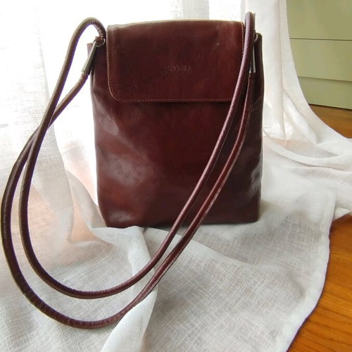Brown shoulder bag made of genuine leather like new