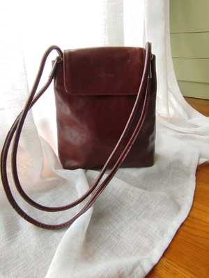 Brown shoulder bag made of genuine leather like new
