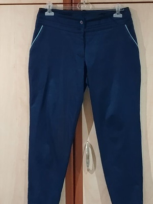 Women's Capri Pants like new, navy blue with light blue trim